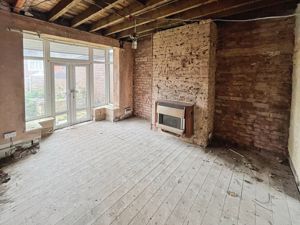 Dining room- click for photo gallery